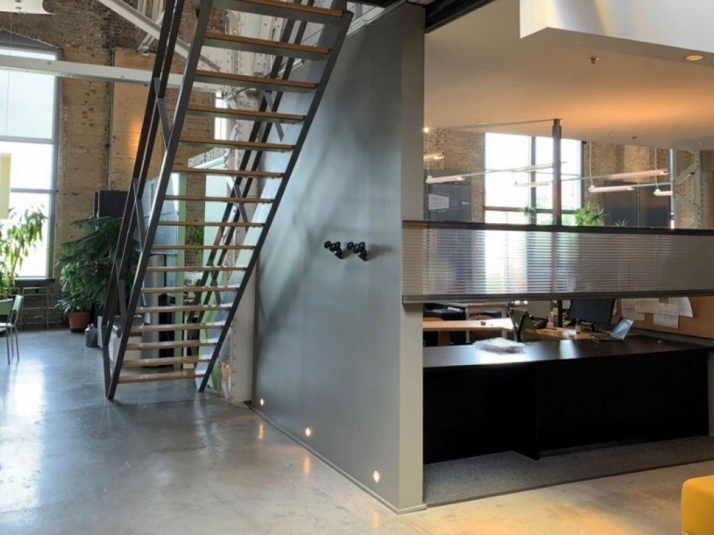 Technopôle Angus     Magnifique espace partagé de 2522 pi ca