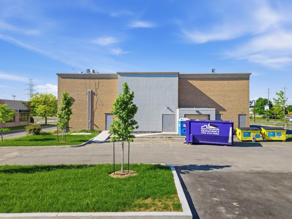 Commercial space 2,031 to 4,110 sqft in Boucherville