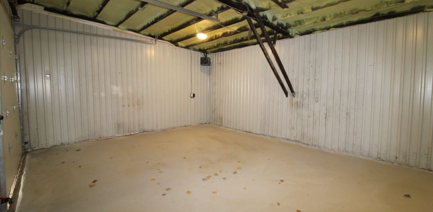 Garage &agrave; louer � Parc industriel Saint-Malo (450 pi&sup2;) - Espace &agrave; louer