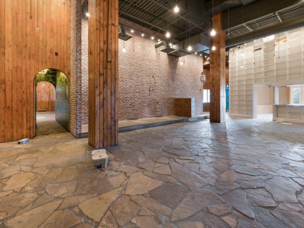 Local commercial 2398 ou 3497 pc  louer Boucherville