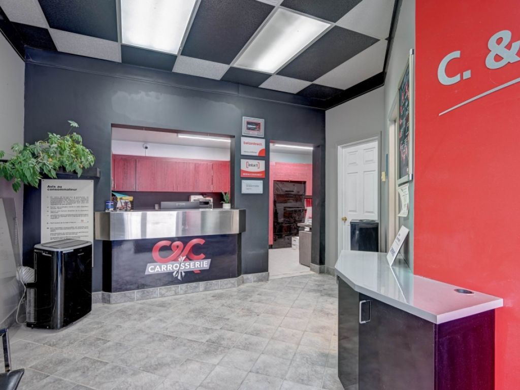 5-Door Garage for Sale in Berthierville, Lanaudiere