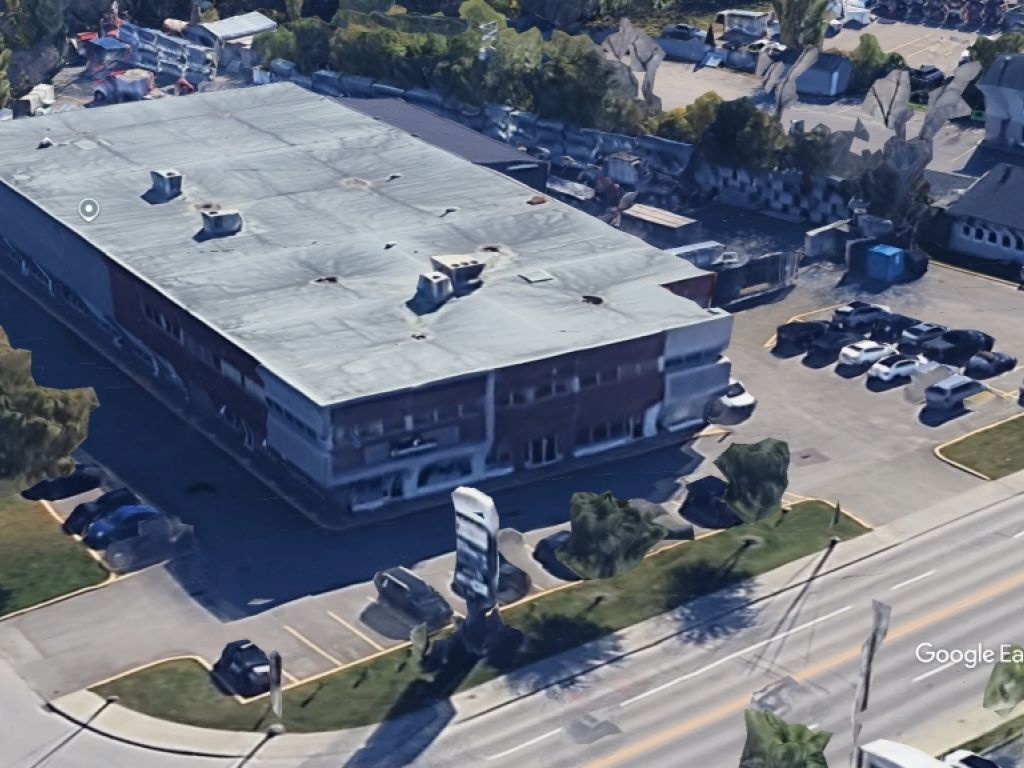 LOCAL COMMERCIAL AVEC PORTE AU SOL - BOUL. WILFRID-HAMEL
