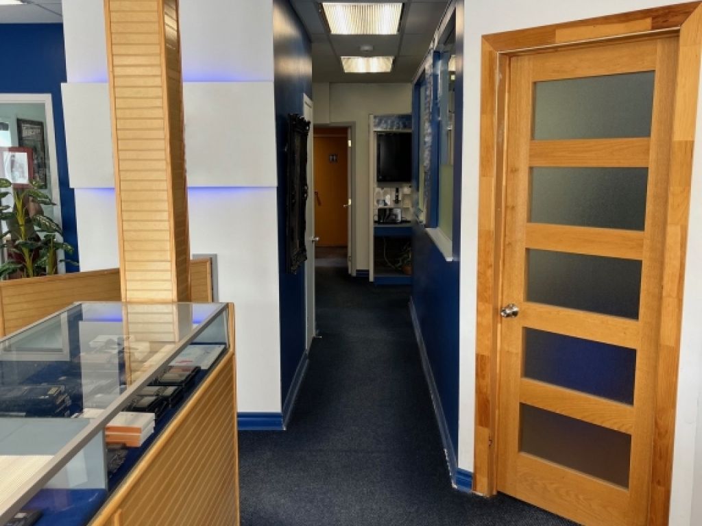 Local commercial sur axe passant / commerces et entreprises recherchant pr�sence et visibilit�