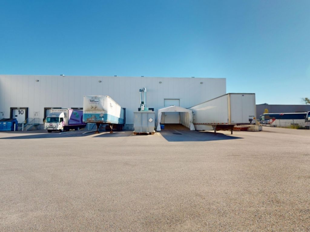 Espace industriel  louer - 5 577  12 069 pi2 - Boisbriand