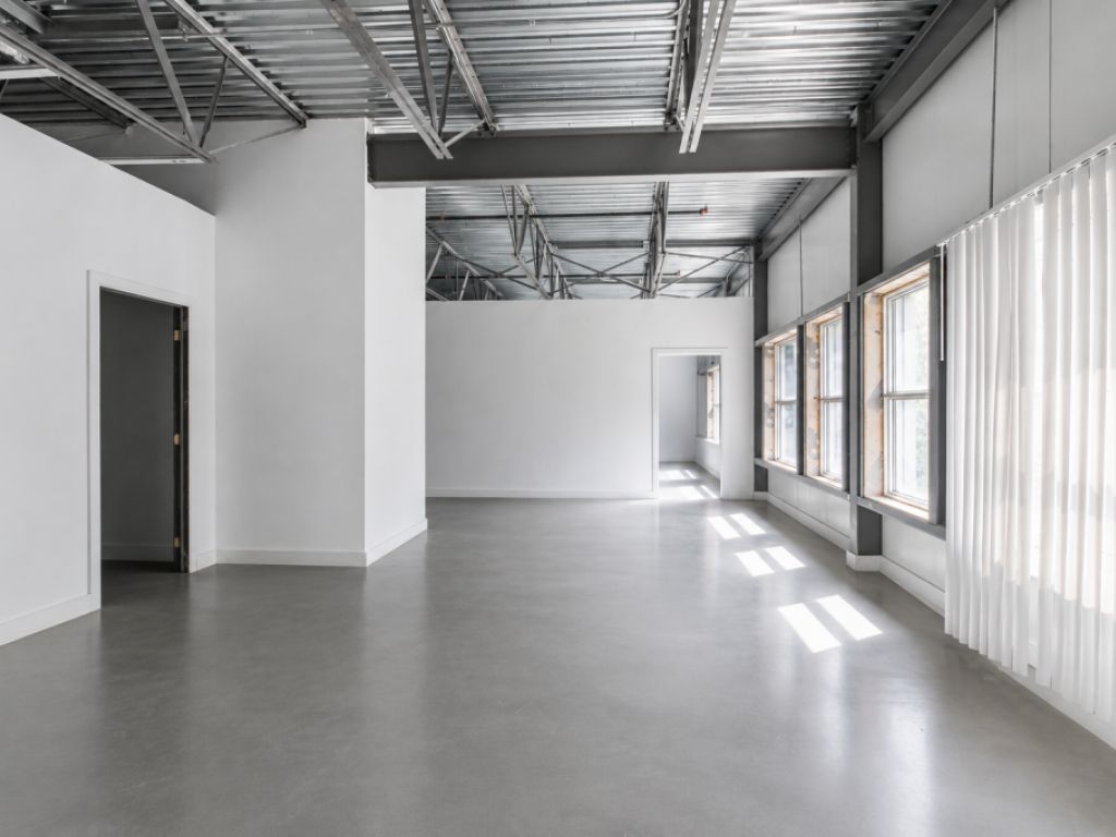 Local industriel � louer de 22 560 PI� | Laval