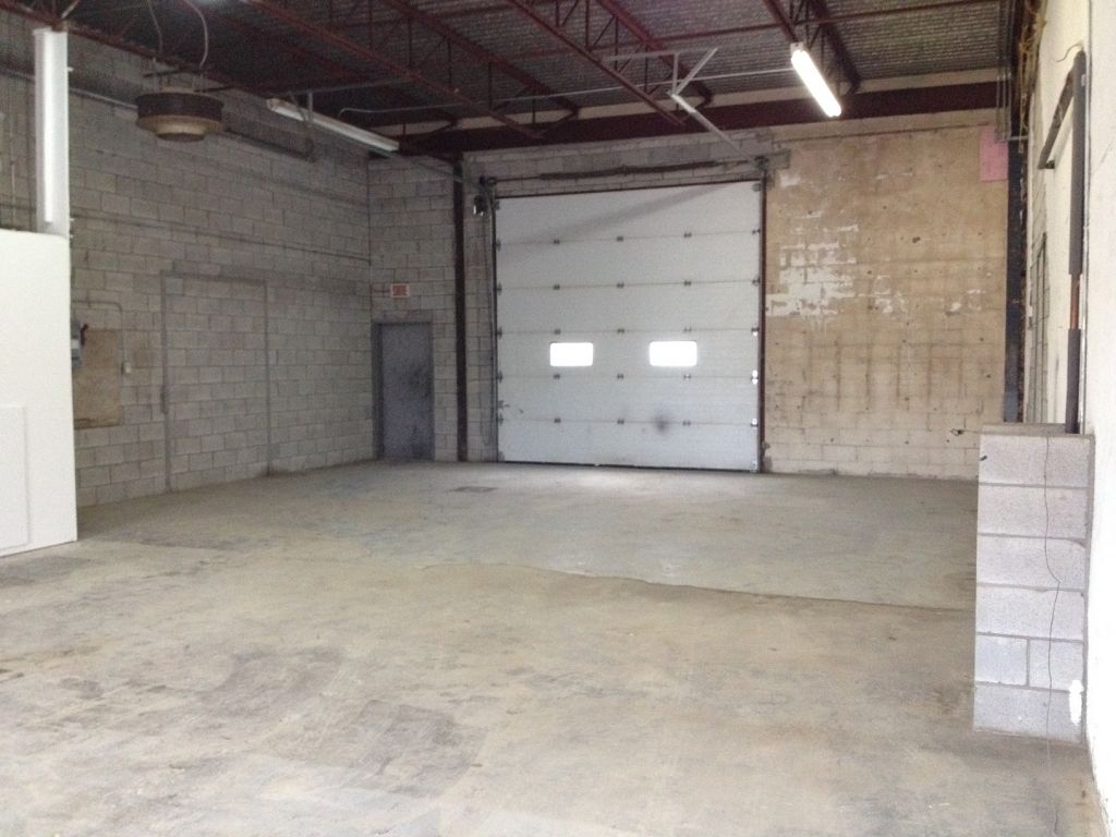  Superb front premises 1000 to 1600 sq.ft. - Industrial sector - South Shore