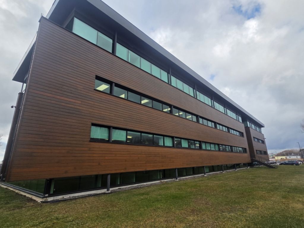 Local industriel - 17000pc