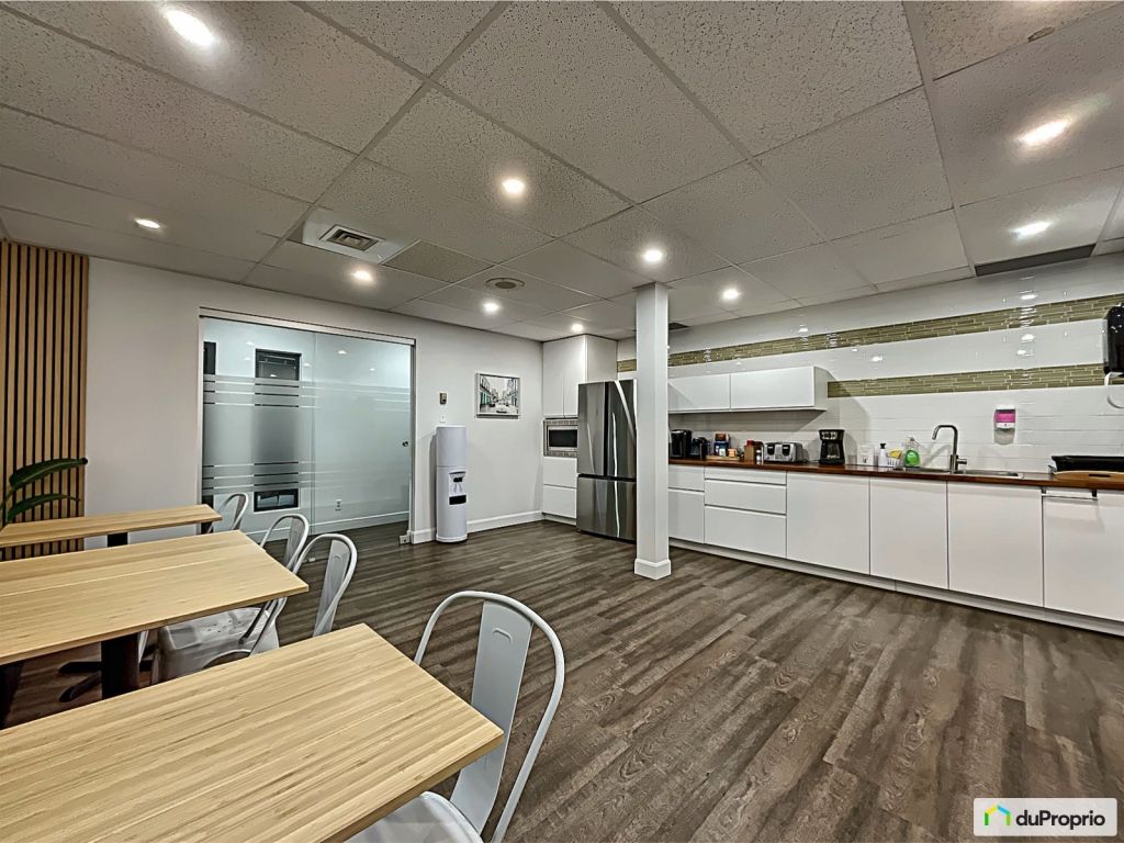 Condo commercial
