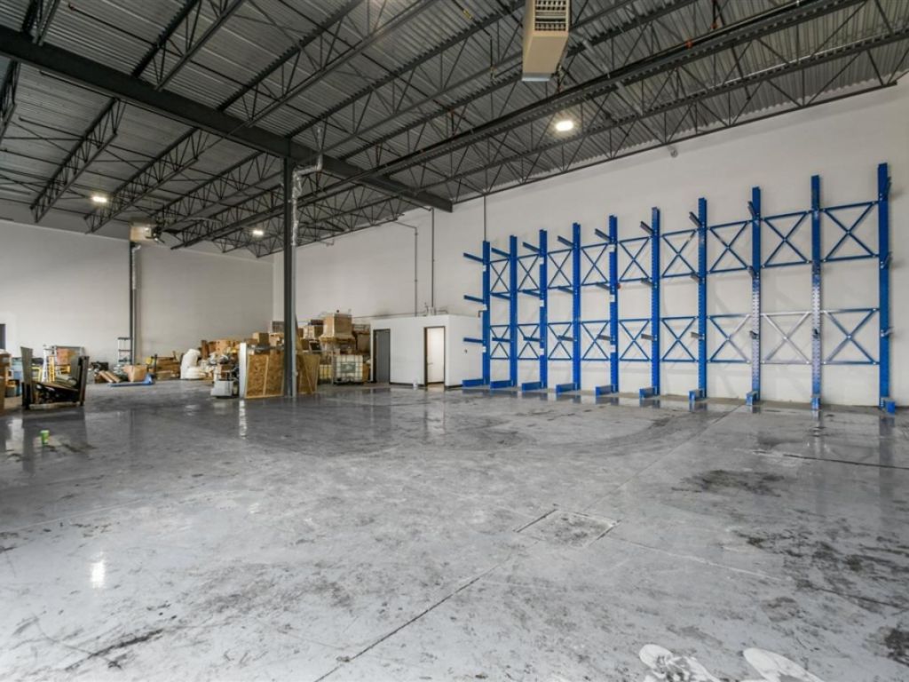 Industrial space for lease - 310 Rue Legault