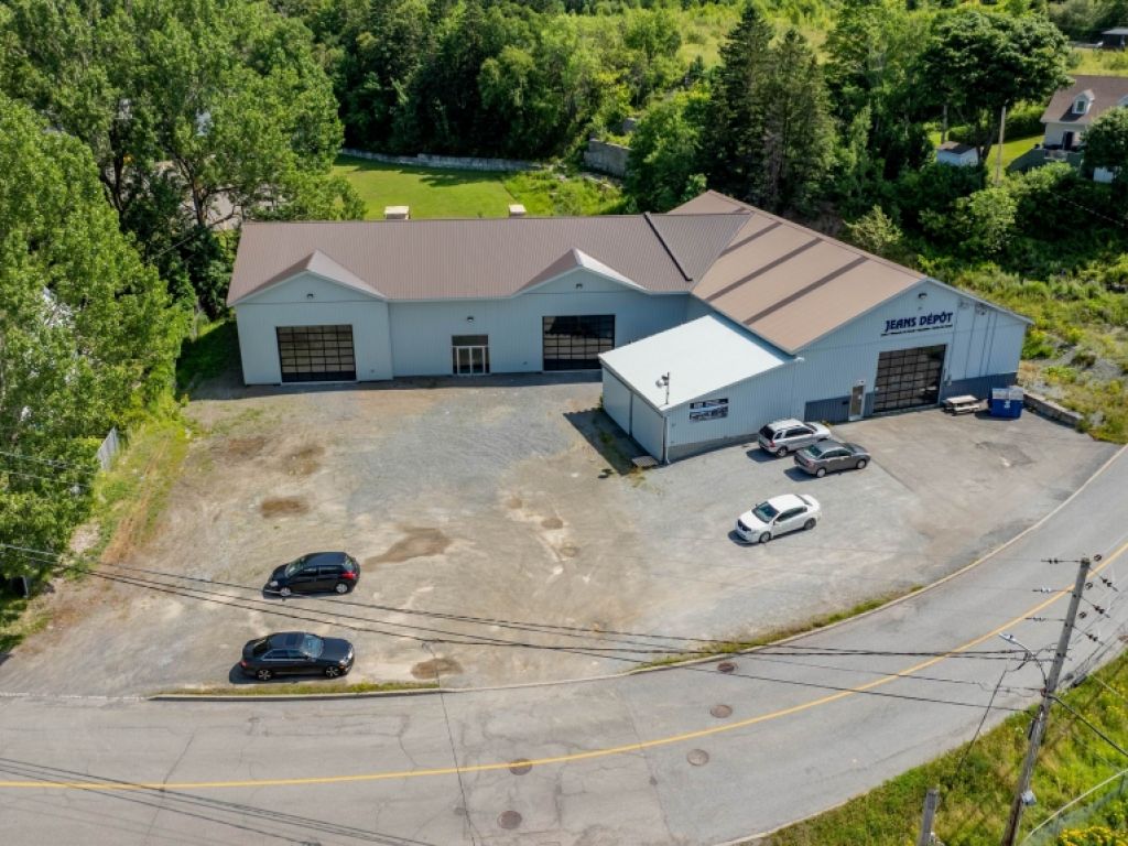 Local � louer Rivi�re-du-Loup 2000 � 9828 pc