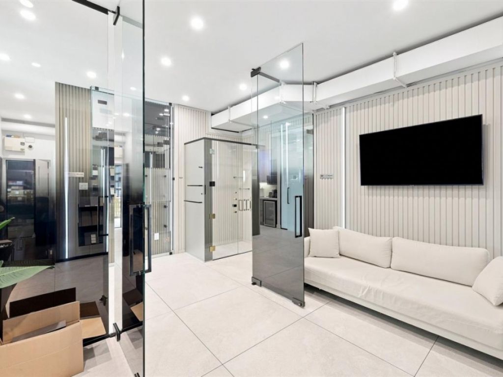 B�tisse commerciale/Bureau � vendre
