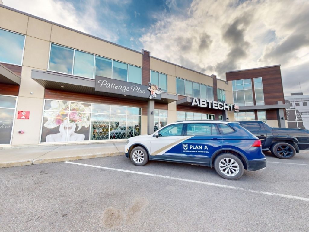 COMMERCIAL SPACE FOR LEASE IN LAVAL - 3360 SQ. FT.