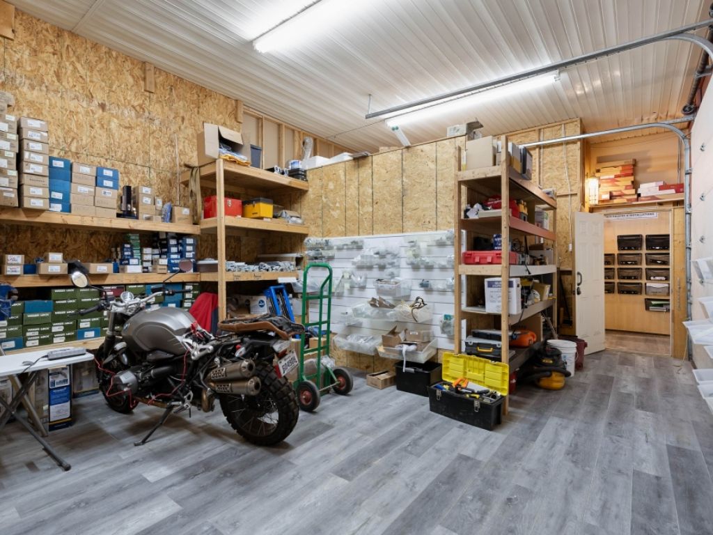 Immeuble comm/ind  vendre, showroom, entrept St-Basile