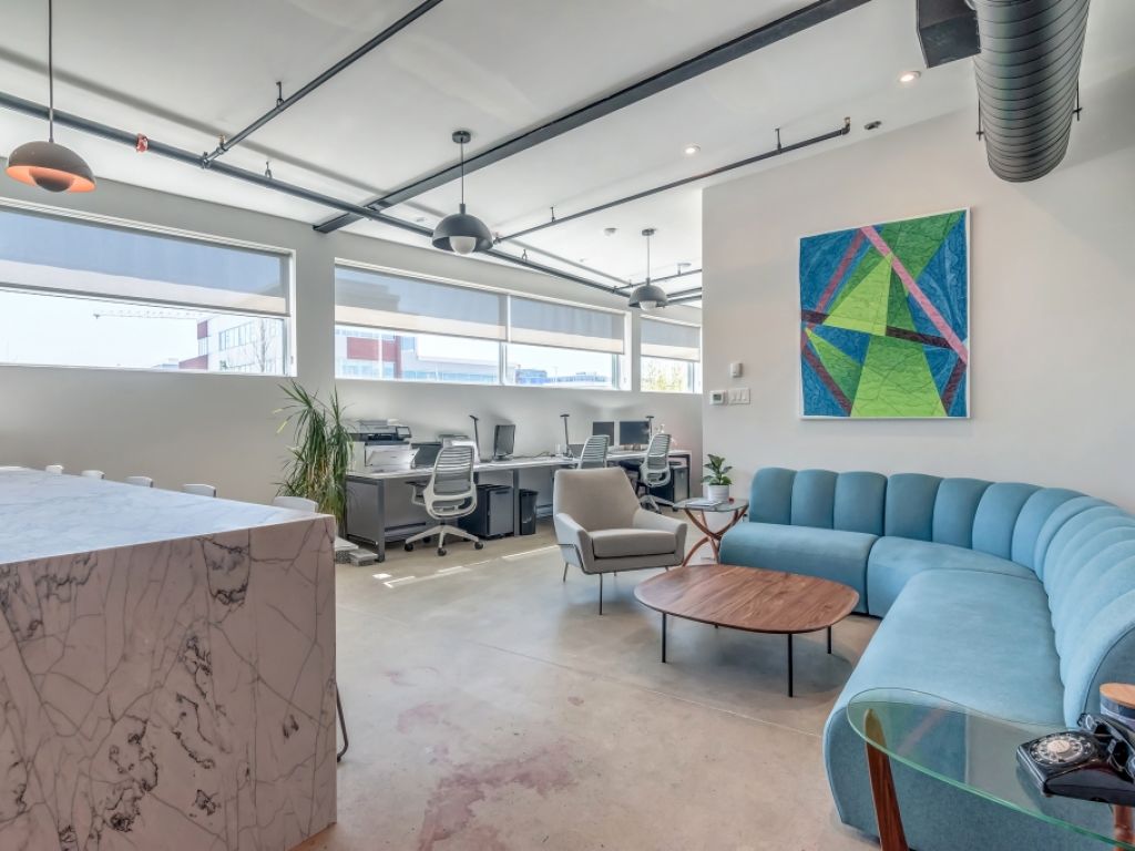 Espaces bureaux et industriels � louer-District Beaumont-6833 De L'�p�e