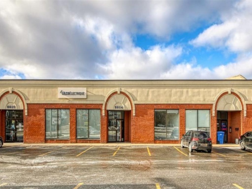 Espace commercial/industriel l�ger � louer � 2514 Boul. Le Corbusier, Laval (Chomedey)