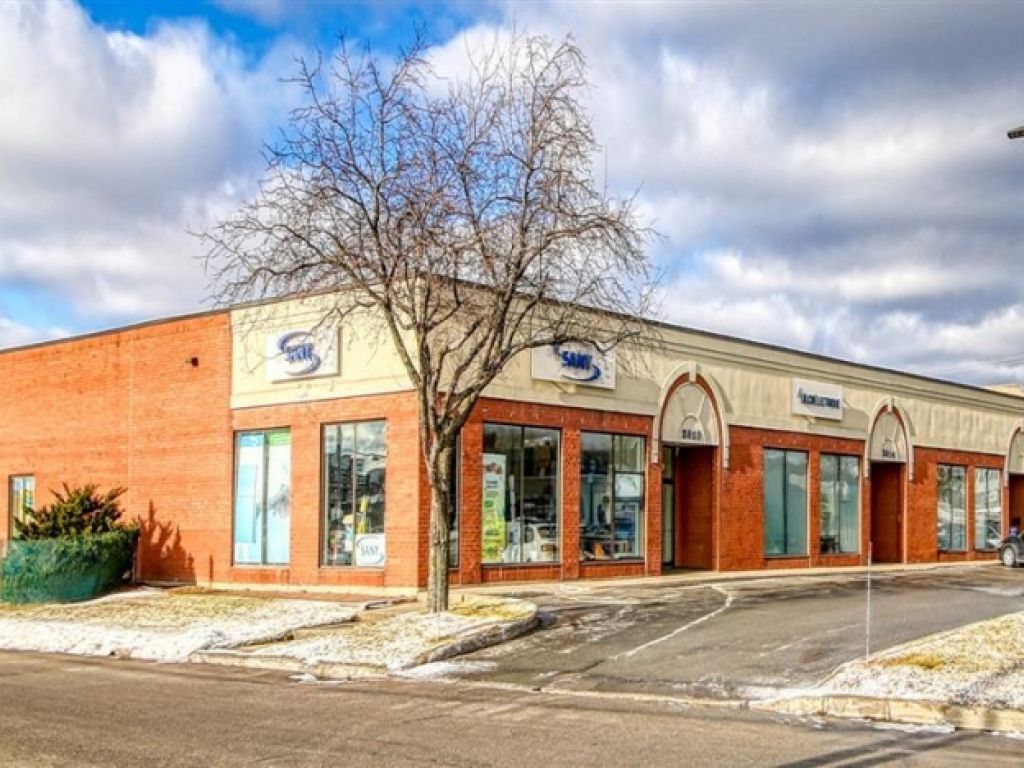 Espace commercial/industriel l�ger � louer � 2514 Boul. Le Corbusier, Laval (Chomedey)