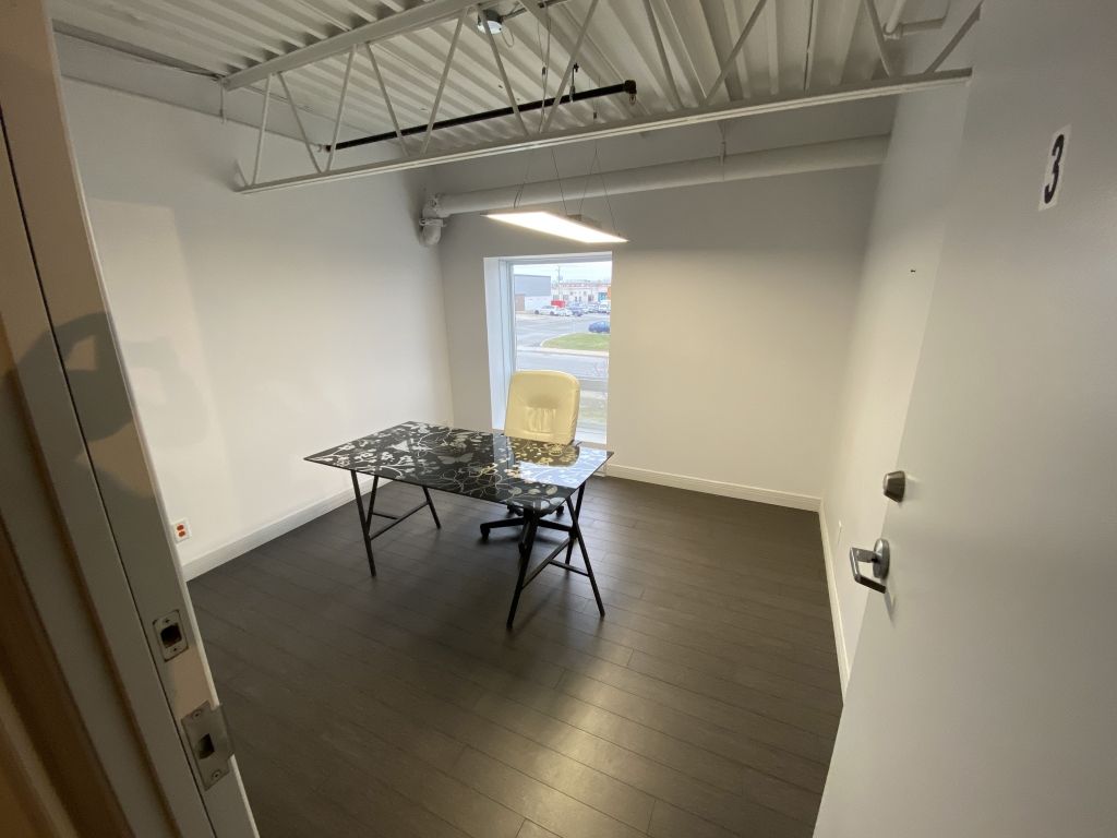 Turnkey office in Longueuil