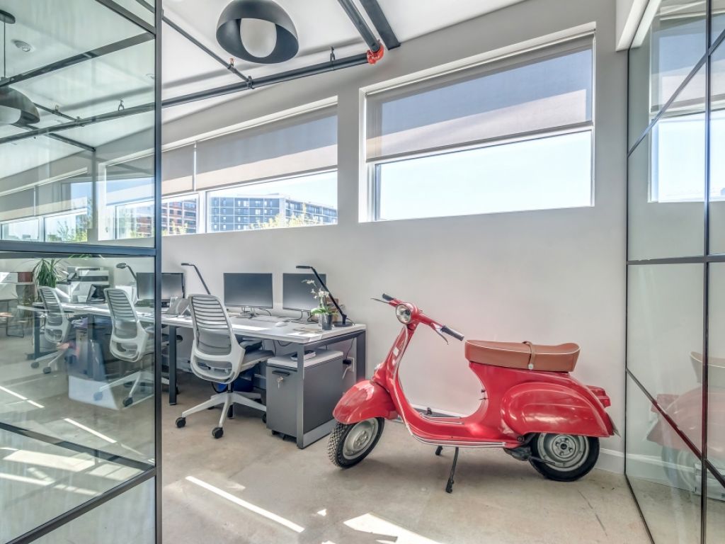 Espaces bureaux et industriels � louer-District Beaumont-6833 De L'�p�e