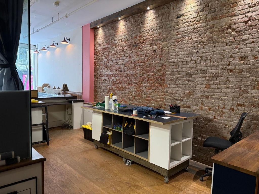 Chic 1,600 sqft space Very busy sector Plateau-Mont-Royal