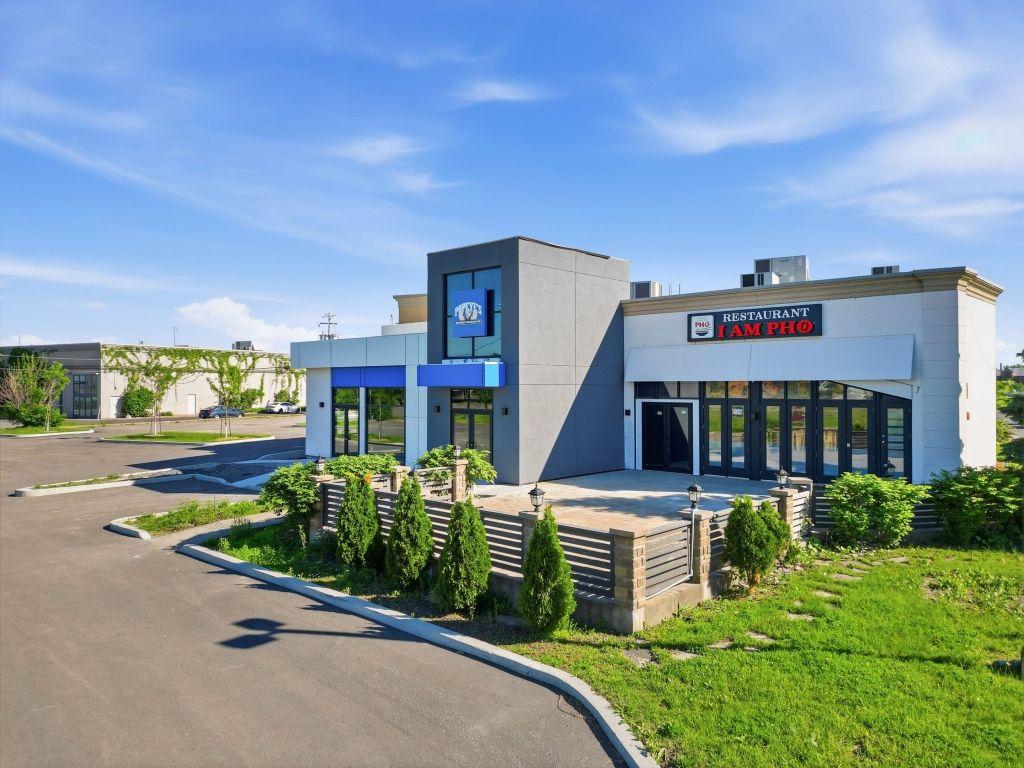 Commercial space 2,031 to 4,110 sqft in Boucherville