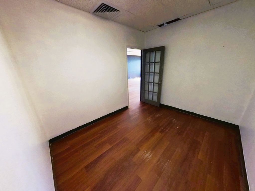 Local commercial moderne  Lvis