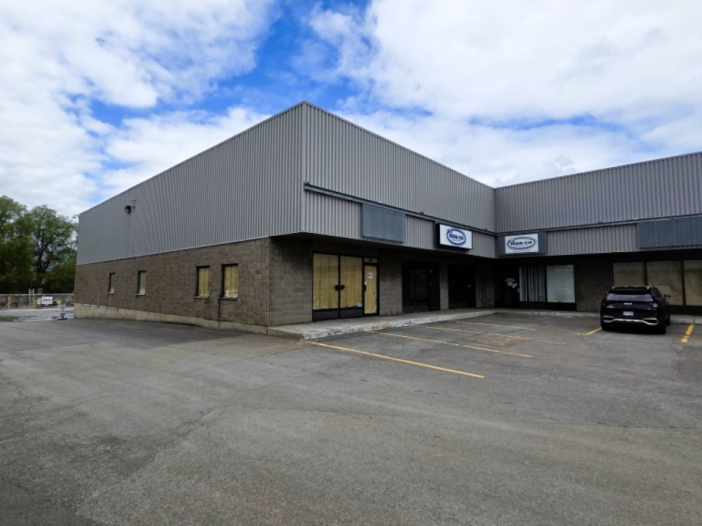 LOCAL INDUSTRIEL SECTEUR LES SAULES