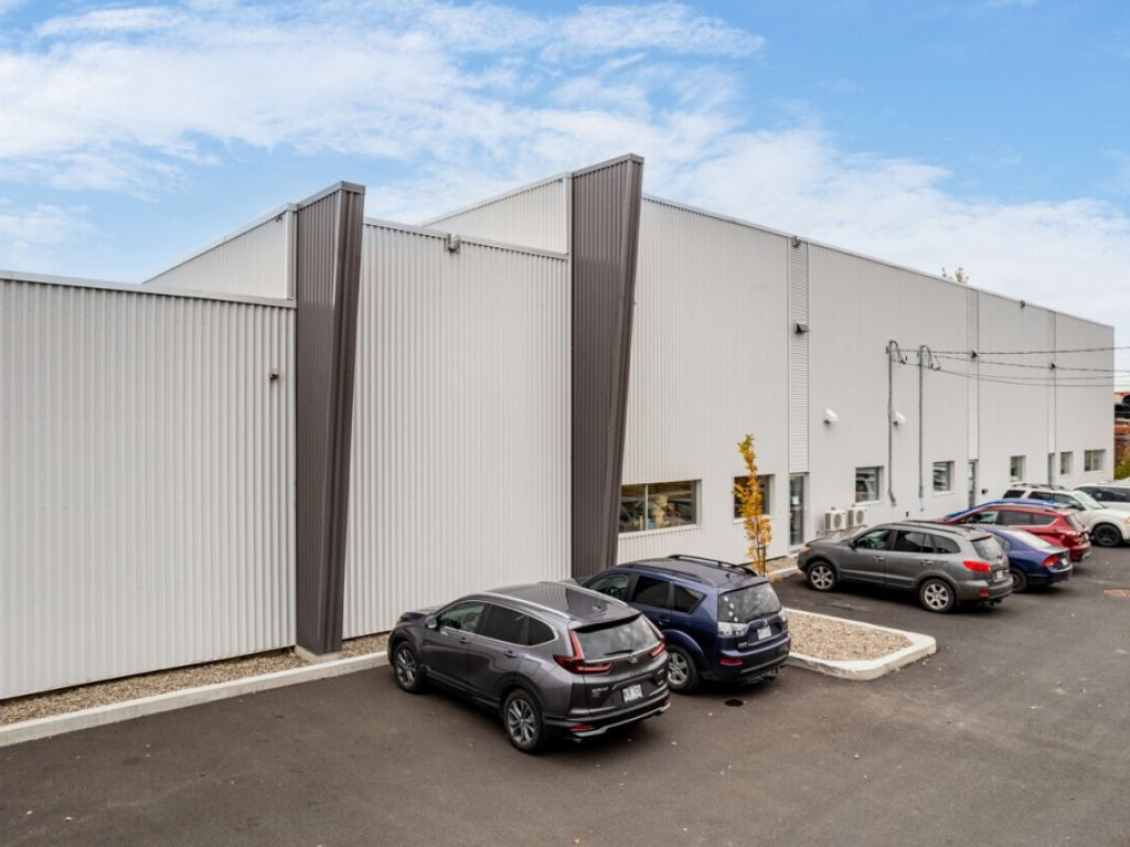 Entrept de 6500 pc  louer immeuble industriel  Candiac