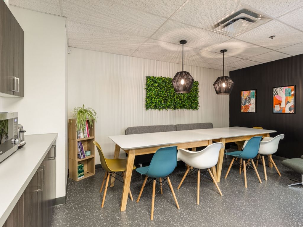 Professional and very bright office