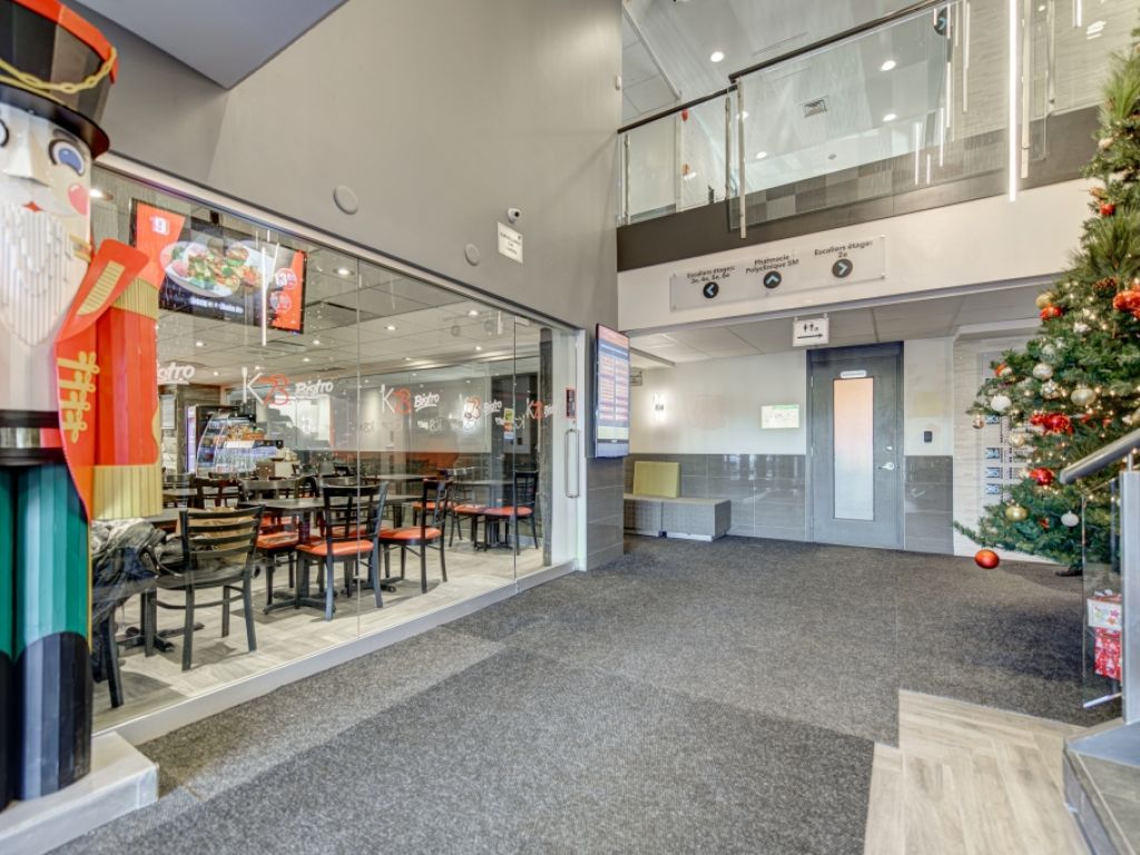 SPACE FOR RENT 850 SQF - FOR A CAFFEE OR BISTRO