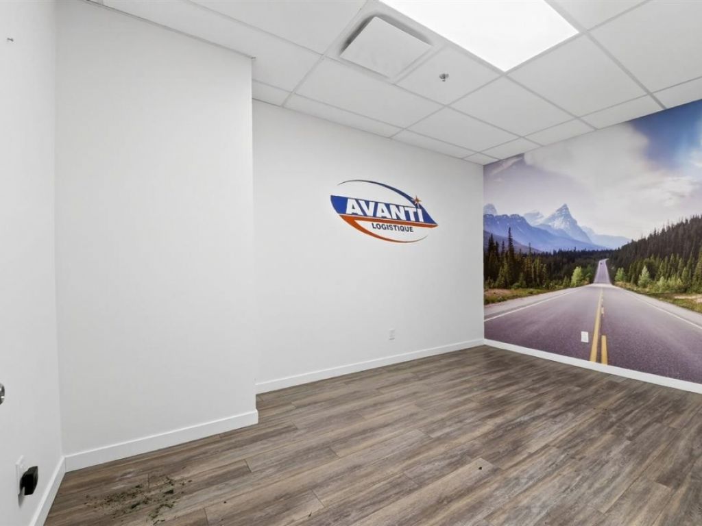 Office space 1,548 sq.ft. � Boisbriand (C�te Nord)