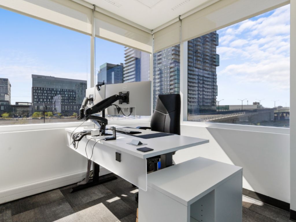 HIGH-END OFFICE FOR SUBLET