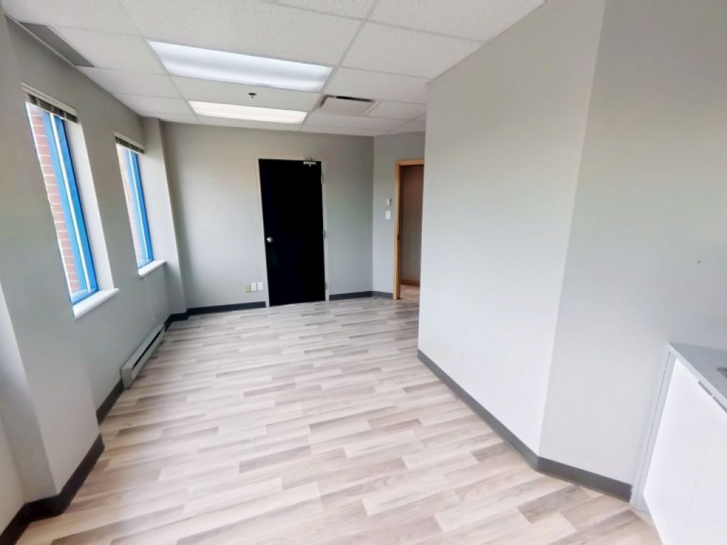Local commercial � louer � Vanier � 303, boulevard Pierre-Bertrand, local 203