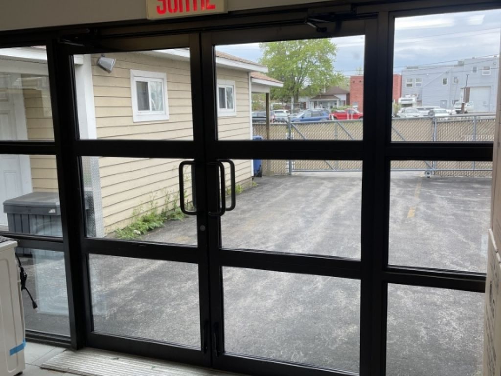 Spacious and perfectly located commercial space in Longueuil