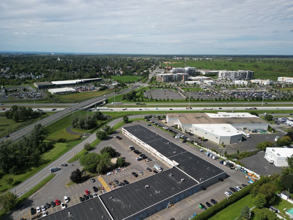 Local commercial 3 000 pi� � louer, Sainte-Julie, 5 995 $