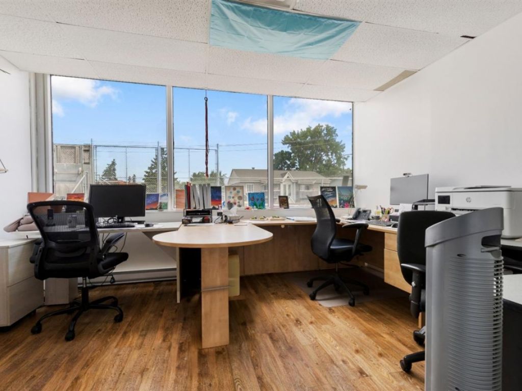 Espace bureau � louer � 68 Boul. Cartier O., local 201, Laval (Laval-des-Rapides)