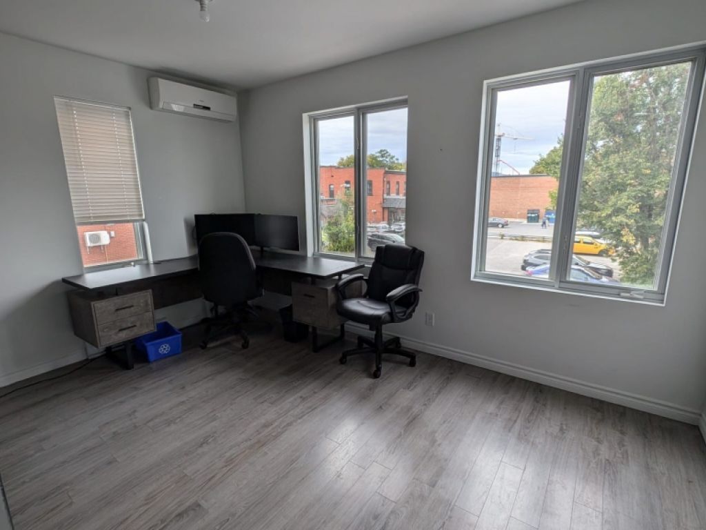 Office space 1,740 sqft for sublease in Magog