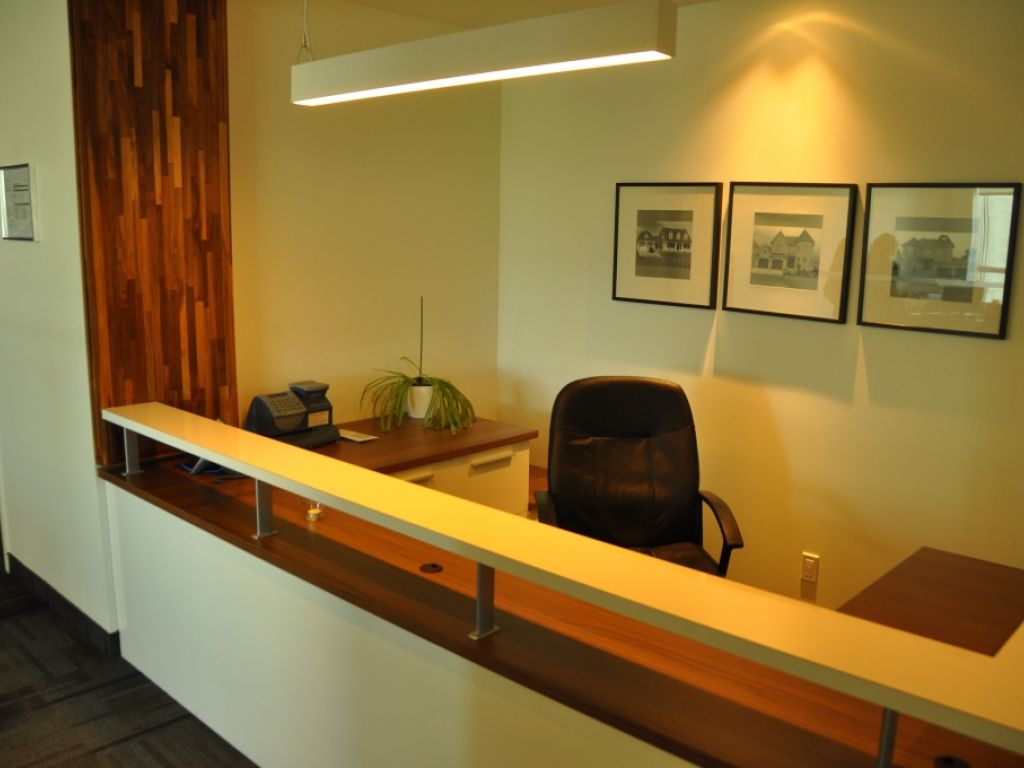 📍 Condo commercial  louer  1er tage  Laval, autoroute 440 Ouest