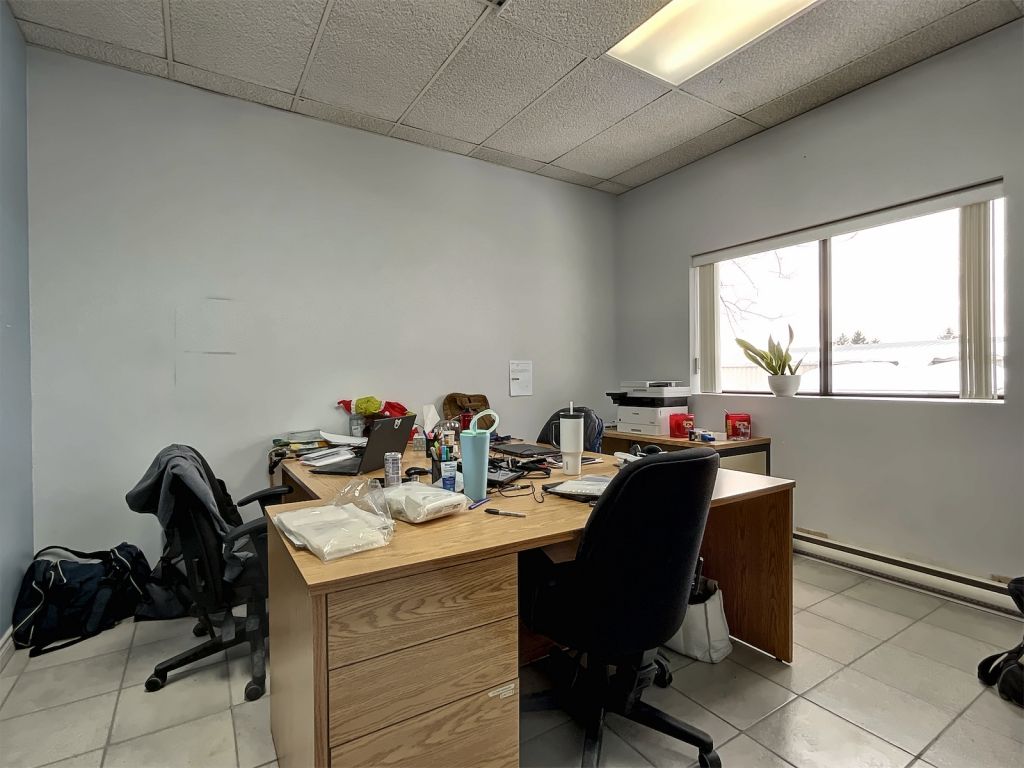 Industrial/Commercial space for lease - Jonqui�re - 200 to 11 000 ft2 