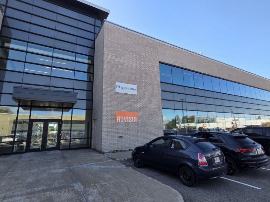 Grand espace commercial avec entrepôt – Québec