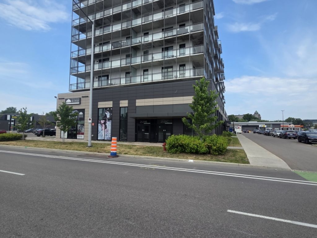 Local commercial � louer � Beauport � 2539, boulevard Sainte-Anne, locaux 2539B et 2539C
