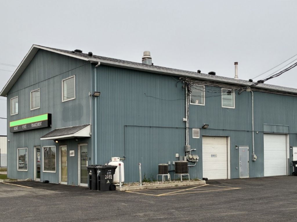 LOCAL COMMERCIAL DISPONIBLE - � LOUER