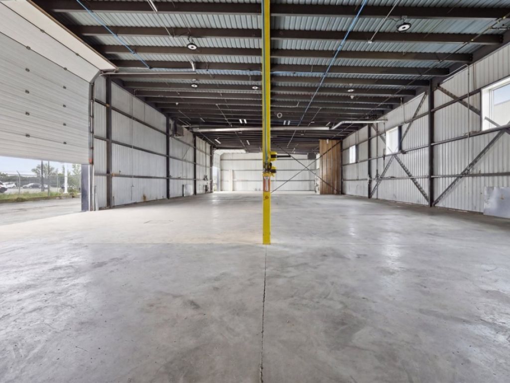 Industrial building for sale