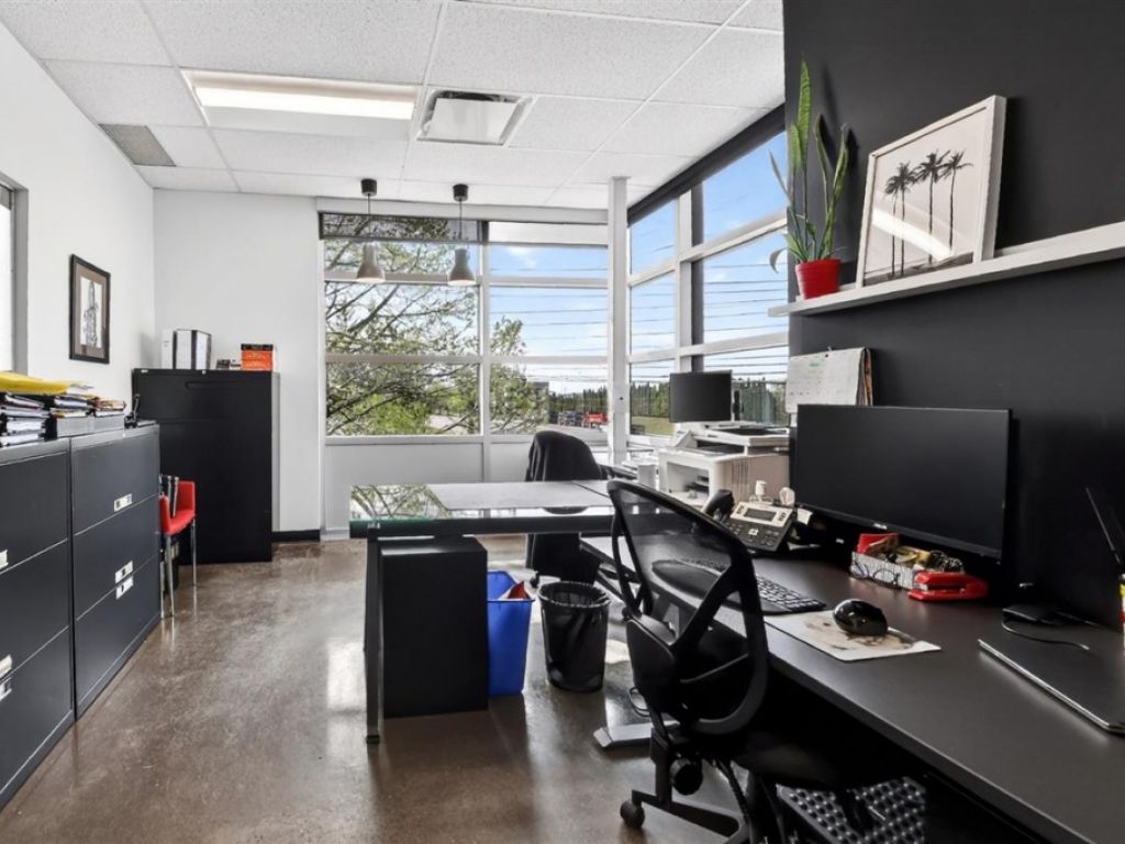 B�tisse commerciale/Bureau � vendre