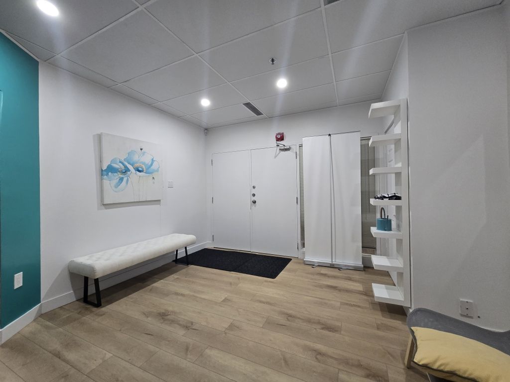 OFFICE TO RENT 485 SQF, ACADIE & SAUV
