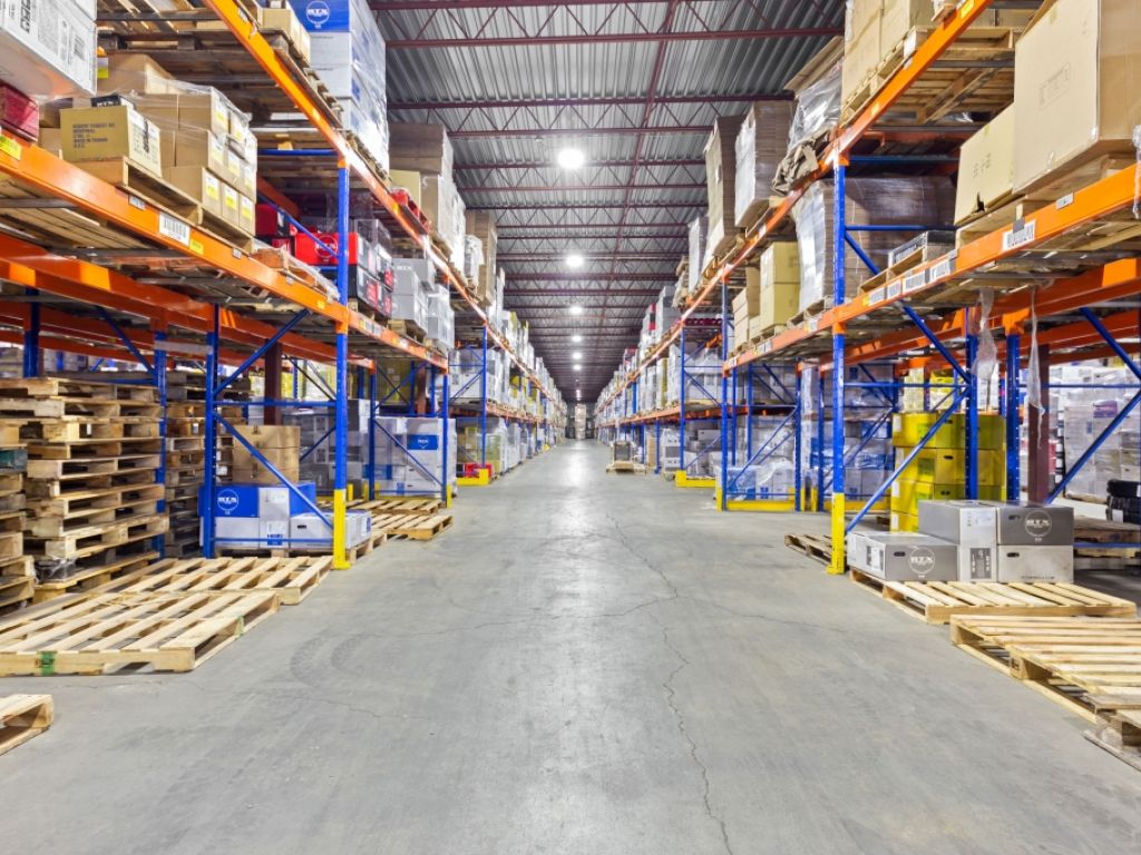 Espace industriel et commercial  louer  accessibilit et flexibilit au cur de la Montrgie