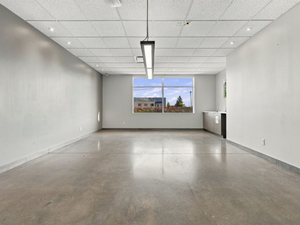 Location d'espace commercial/Bureau � 4333-4341 Boul. St-Elzear O., local OP.3, Laval (Chomedey)