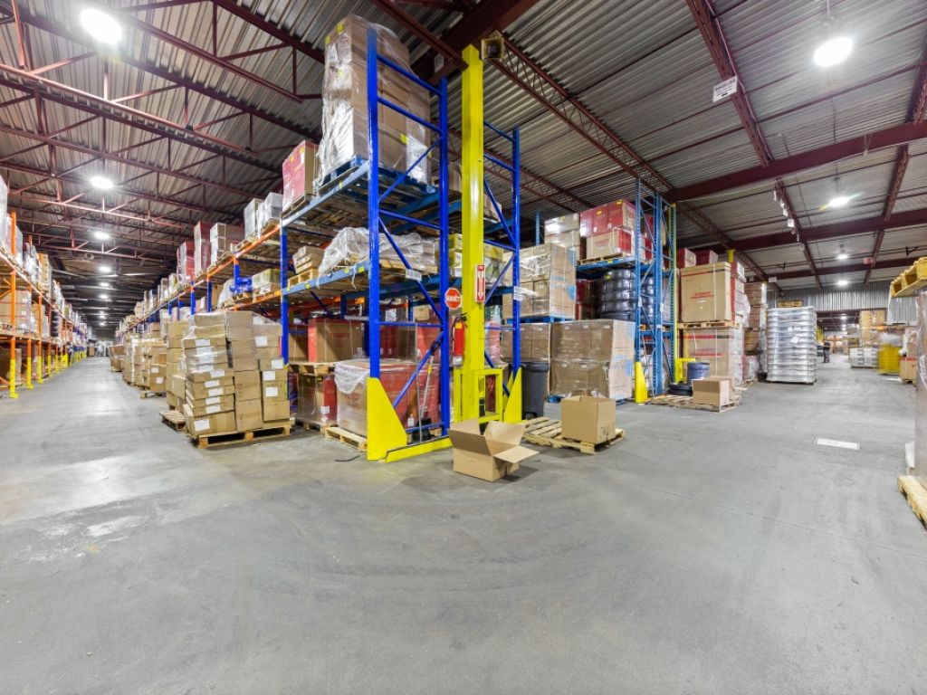 Espace industriel et commercial  louer  accessibilit et flexibilit au cur de la Montrgie