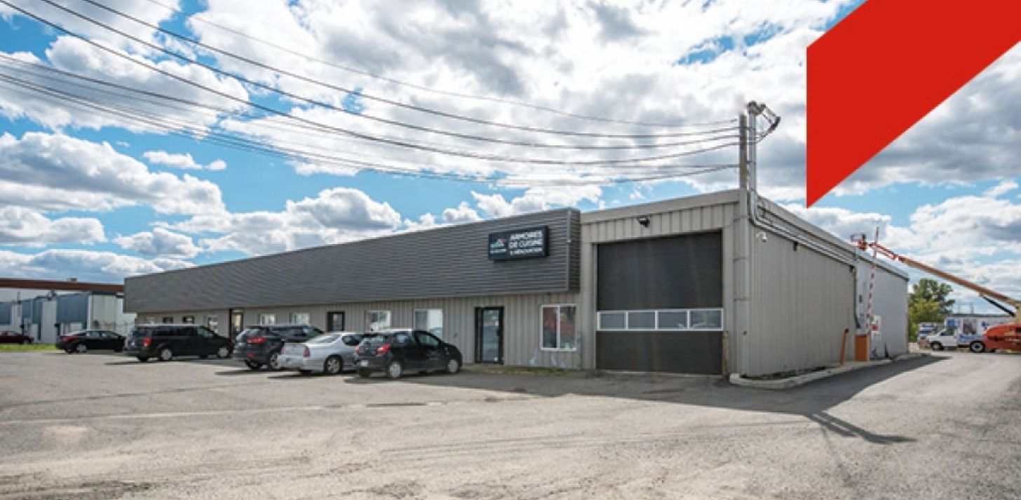  Superb front premises 1000 to 1600 sq.ft. - Industrial sector - South Shore - For Rent