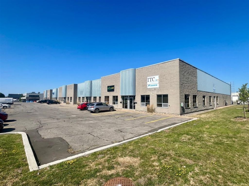 Industrial space for lease - 901 Rue Michelin