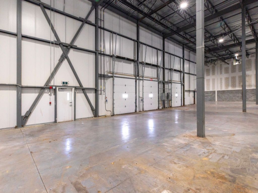 Industrial Space for Rent of 22 560 sq. ft. | | Laval